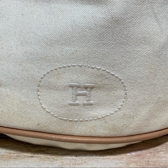 Hermès
Bucket Drawstring Off White Canvas Shoulder Bag - Picture 5 of 10
